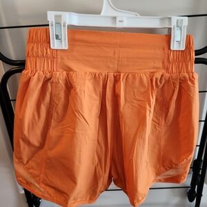Vitality Breeze Short V1 size small in Mango